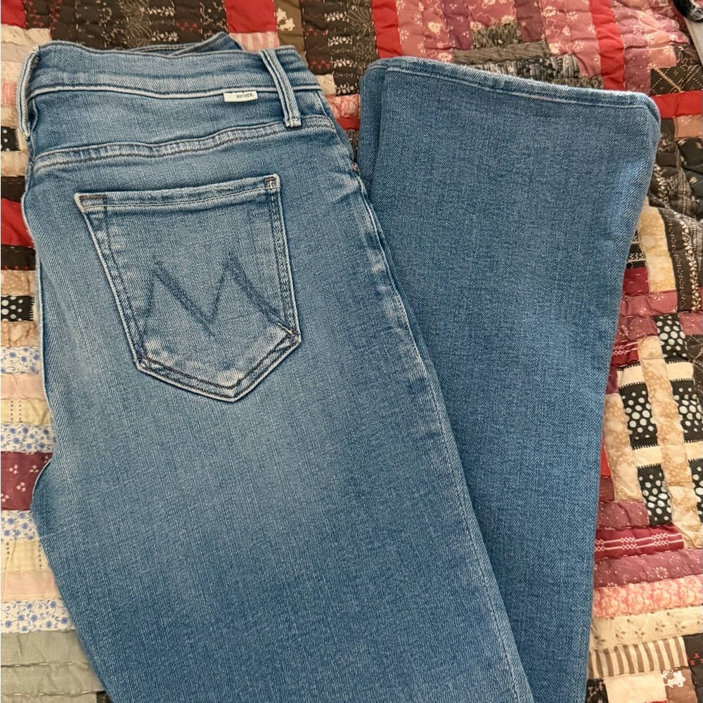 MOTHER Denim Waistband Jeans with Navy Label and Red Nail Accent